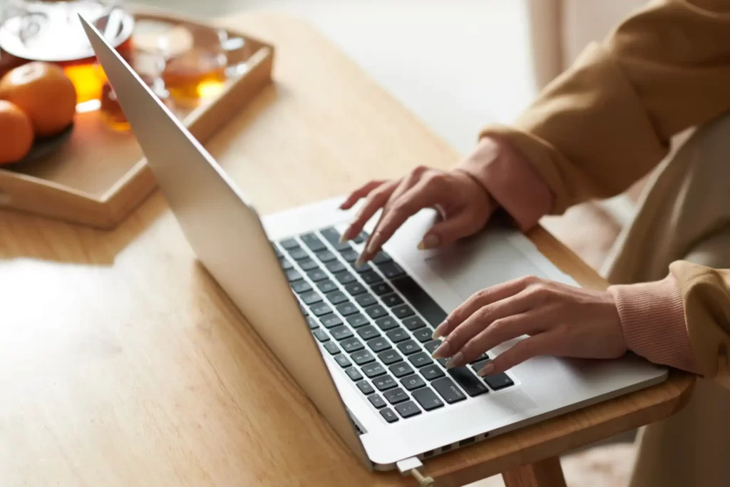 woman-working-on-laptop-online-2022-02-28-21-47-37-utc